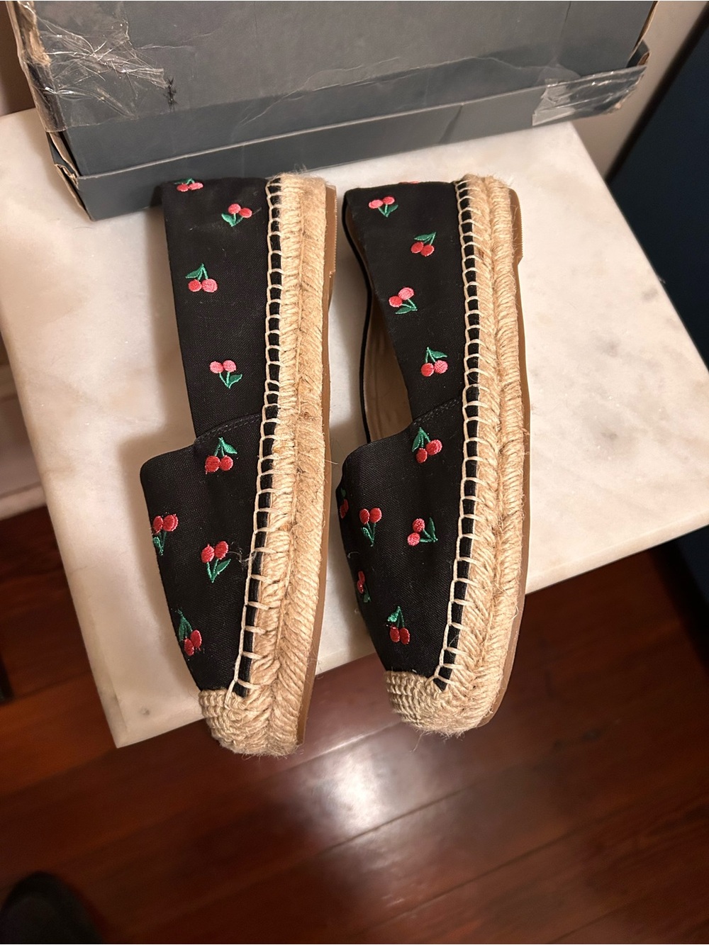 Ann Taylor cherry print espadrilles, size 8 1/2, new in box - Picture 12 of 14